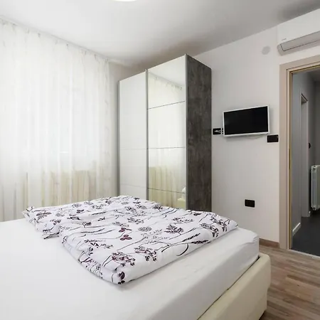 Nela Vikendica Labin (Istria)